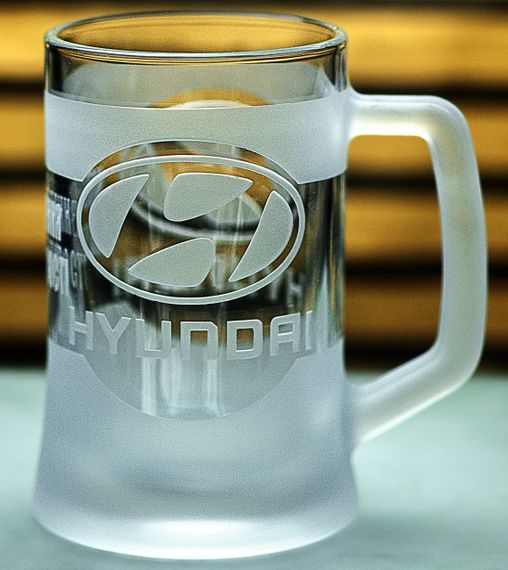 Пивний кухоль Hyundai Хюндай 670 мл з гравіюванням Подарунок автолюбителю  Келих з логотипом авто та легендарний слоган | Зображення 6