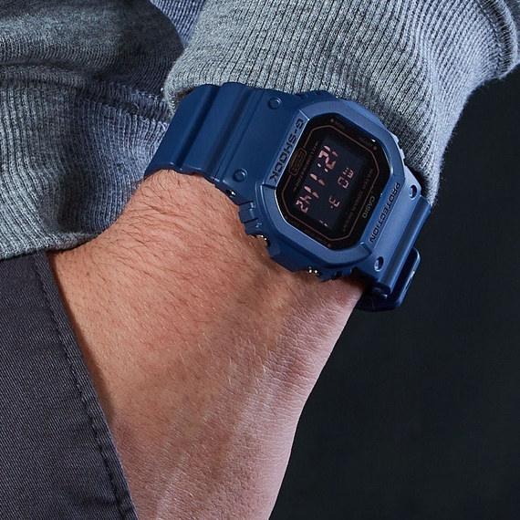 Протиударні годинники чоловічі наручні оригінальні Casio G-Shock DW-5600BBM-2ER з полімерним ремінцем | Зображення 6