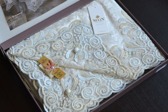 Велюрова скатертина Selin Tuana 160х300 Кремовий | Зображення 1