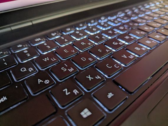 Мобильная рабочая станция Б-класс Dell Precision 7550 / 15.6" (1920x1080) IPS / Intel Core i7-10850H (6 (12) ядер по 2.7 - 5.1 GHz) / 16 GB DDR4 / 512 GB SSD / nVidia Quadro T1000, 4 GB GDDR6, 128-bit / WebCam / Windows 11 б/у + Подарок Мышь / USB | Зображення 6