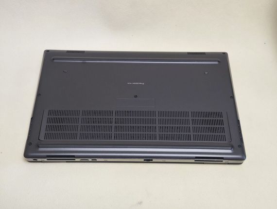 Мобильная рабочая станция Dell Precision 7530 / 15.6" (1920x1080) IPS / Intel Core i9-8950HK (6 (12) ядер по 2.9 - 4.8 GHz) / 16 GB DDR4 / 256 GB SSD / nVidia Quadro P1000, 4 GB GDDR5, 128-bit / WebCam б/у | Зображення 7