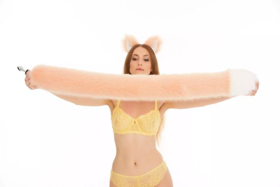 Анальний хутряний хвіст без пробки, Персиковий з білим кінчиком, OKOVA 100 см. sexstyle | Зображення 3