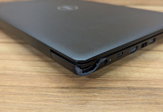 Ноутбук Б-класс Dell Latitude 3590 / 15.6" (1920x1080) IPS / Intel Core i7-8550U (4 (8) ядра по 1.8 - 4.0 GHz) / 16 GB DDR4 / 480 GB SSD / AMD Radeon 530, 2 GB GDDR5, 64-bit / HDMI / WebCam / Windows 10 б/у + Подарок Беспроводная мышь / USB | Зображення 2
