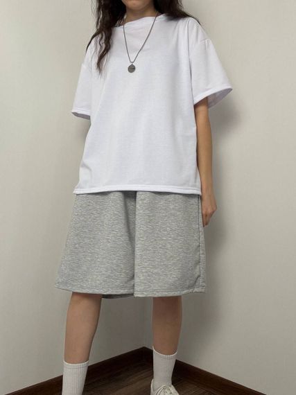 Женский летний костюм оверсайз футболка и длинные шорты SSH714, цвет белый + серый, размер единый 42/46