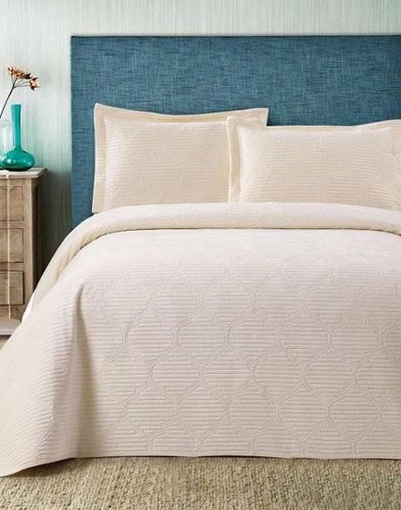 Покрывало(240х260см) с наволочками (50х70см) Toskana Krem Велюр