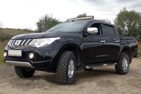 Ветровики (4 шт, HIC) для Mitsubishi L200 2015-2024 гг