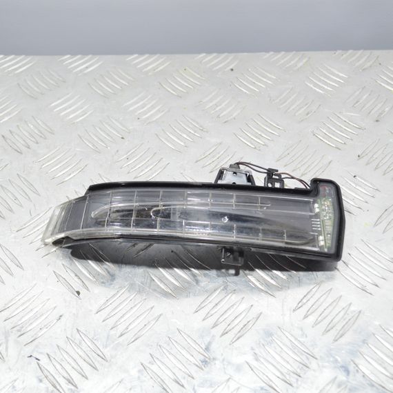 Покажчик повороту правого дзеркала Mercedes C-Class W204 2007-2014 Повторювач повороту дзеркала Мерседес в204 A2129067301