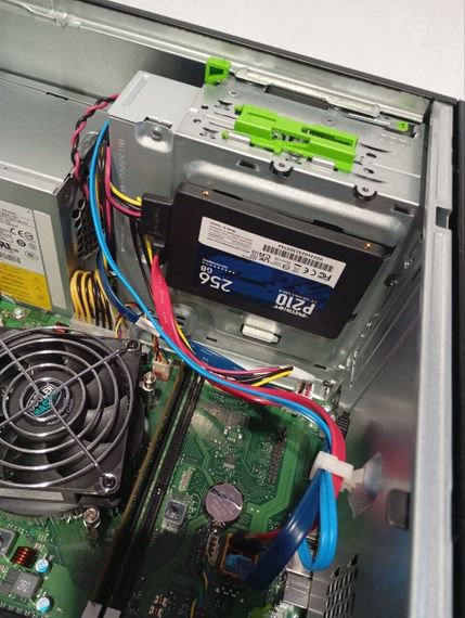 ПК Fujitsu Esprimo P557 E85+ Tower / Intel Core i5-6500 (4 ядра по 3.2 - 3.6 GHz) / 8 GB DDR4 / 256 GB SSD / Intel HD Graphics 530 / DVD-RW б/в | Зображення 4