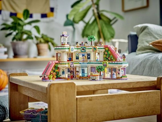 Конструктор LEGO Friends Торговельний центр у Хартлейк-Сіті 42604 | Зображення 2