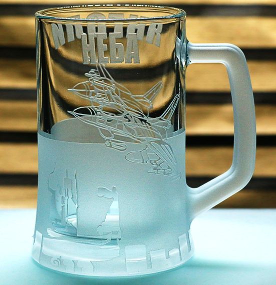 Подарунковий келих для пива з ручкою 670 мл з гравіюванням написи Ангели Неба пілотові льотчику | Зображення 3