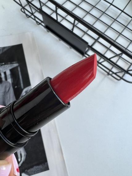 Помада Make up For Ever Rouge Artist Intense color beautifying lipstick - 402 untamed fire | Зображення 3