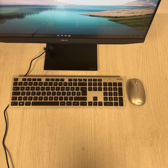 Моноблок Asus Zen AiO F5401WUA / 23.8" (1920x1080) IPS / AMD Ryzen 5 5500U (6 (12) ядер по 2.1 - 4.0 GHz) / 16 GB DDR4 / 512 GB SSD / AMD Radeon RX Vega 7 / WebCam б/у | Зображення 2
