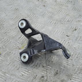 Кронштейн кріплення троса КПП Volkswagen Golf 2003-2010 Кронштейн троса коробки передач Фольксваген 1K0711789H