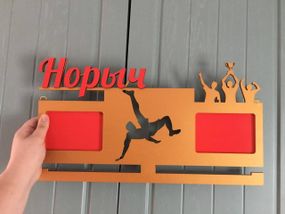 Медальниця футбол, іменна з поличкою, дерев'яна, тримач для медалей, медальниці