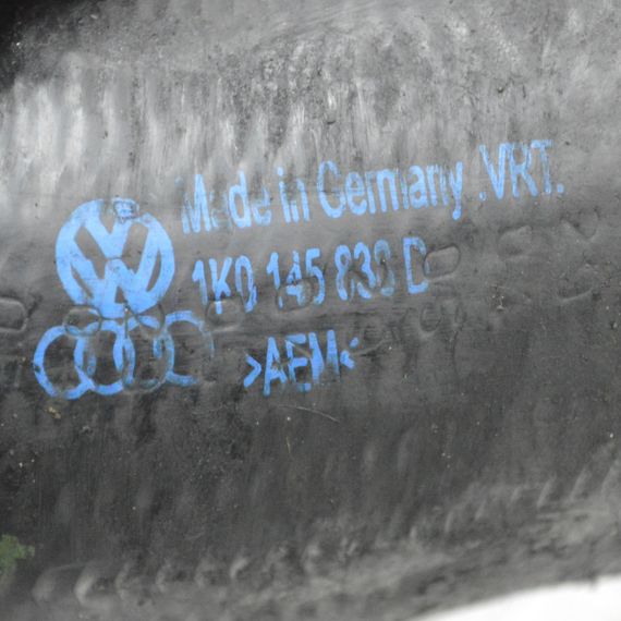 Патрубок інтеркулера 2.0 TDI Volkswagen Golf V Passat B6 Touran Фольксваген Гольф Пассат Б6 Туран 1K0145838D | Зображення 2