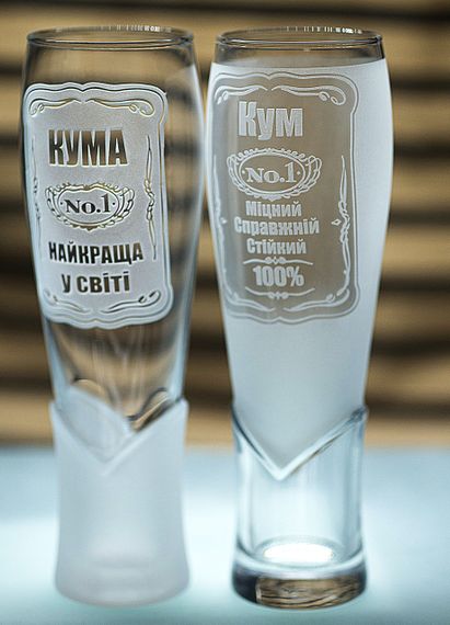 Крафтовые бокалы парные Кум и Кума 440мл с гравировкой набор кружек для пива подарок крестным родителям | Зображення 2