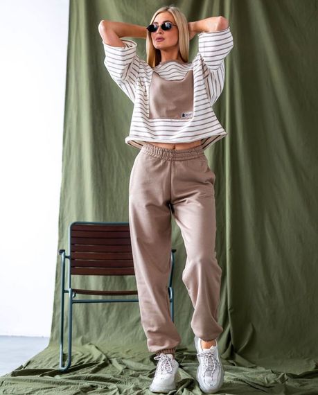 Женский летний споривный костюм штаны и футболка в полоску  GF1712 цвет капучино размер 46/48