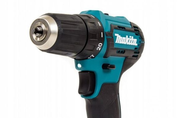 Набір акумуляторних шурупокрутів в металевому кейсі Makita CLX224X з ліхтарем Makita ML106 (30/110 Нм, CXT) | Зображення 2