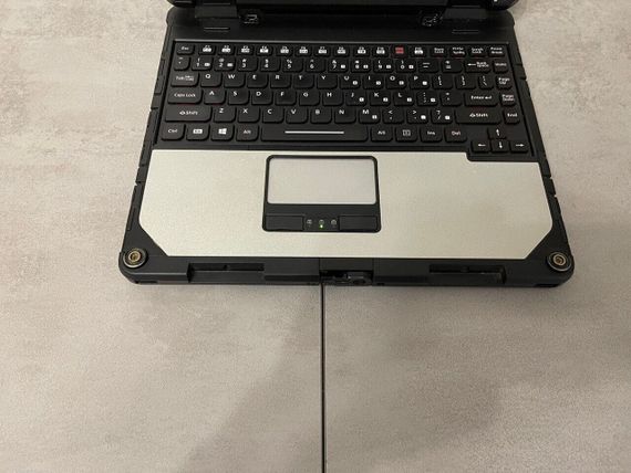 Защищенный нетбук-трансформер Panasonic Toughbook CF-33 / 12.5" (2160x1440) IPS Touch / Intel Core i7-7600U (2 (4) ядра по 2.8 - 3.9 GHz) / 16 GB DDR3 / 256 GB SSD / Intel HD Graphics 620 / WebCam / GPS / Два АКБ б/у | Зображення 3