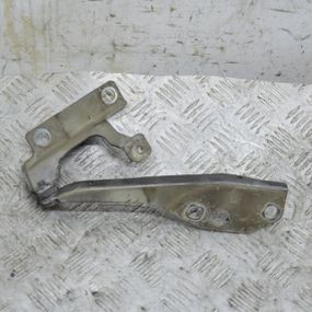 Петля капота ліва Volvo S40 V50 2004-2012 Завіса капота ліва Вольво с40 в50 30753597