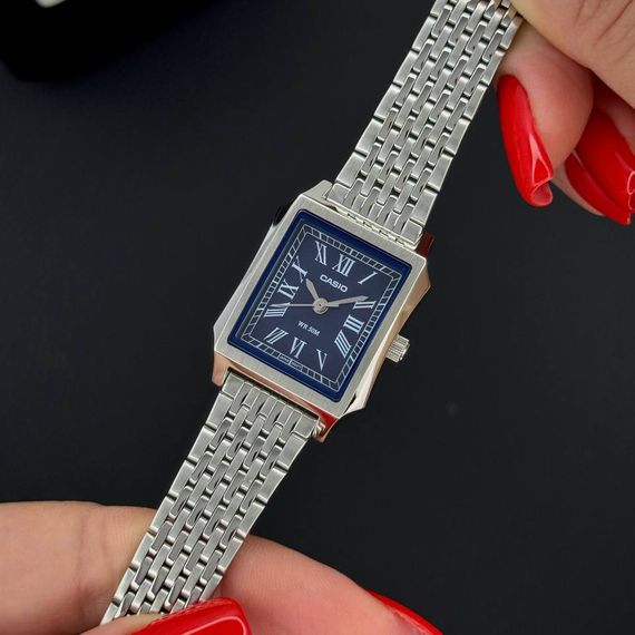 Жіночий годинник Casio LTP-B190L-2B зі шкіряним ремінцем та синім циферблатом | Зображення 1