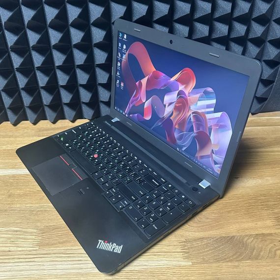 Ноутбук Б-класс Lenovo ThinkPad E560 / 15.6" (1366x768) TN / Intel Core i3-6100U (2 (4) ядра по 2.3 GHz) / 8 GB DDR3 / 128 GB SSD / Intel HD Graphics 520 / WebCam / DVD-ROM б/у | Зображення 6