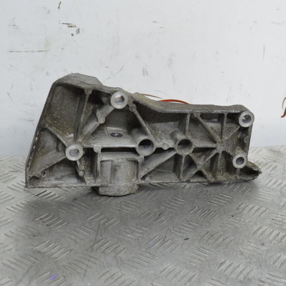 Кронштейн генератора VW Volkswagen Polo 1.4 16V кріплення Фольксваген Поло 036145169G | Зображення 1