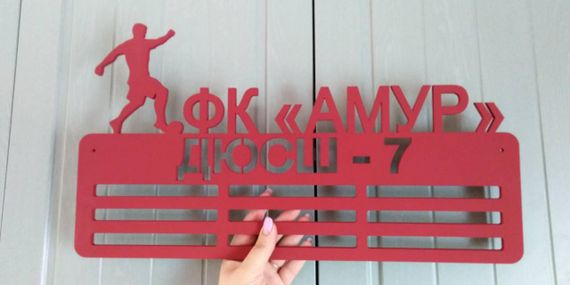 Медальниця футбол, іменна з поличкою, дерев'яна, тримач для медалей, медальниці
