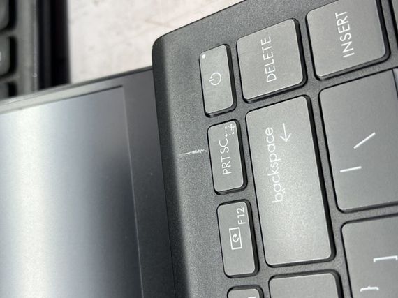 Ультрабук Б-класс MSI Summit B14 A11M-077US / 14" (1920x1080) IPS / Intel Core i5-1135G7 (4 (8) ядра по 2.4 - 4.2 GHz) / 16 GB DDR4 / 512 GB SSD / Intel Iris Xe Graphics / WebCam б/у | Зображення 6