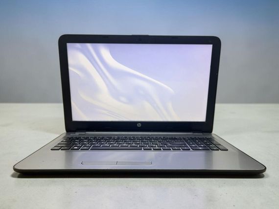 Ноутбук HP 15-ay087ur / 15.6" (1366х768) TN / Intel Pentium N3710 (4 ядра по 1.6 - 2.56 GHz) / 8 GB DDR3 / 120 GB SSD / Intel HD Graphics / WebCam б/в | Зображення 1
