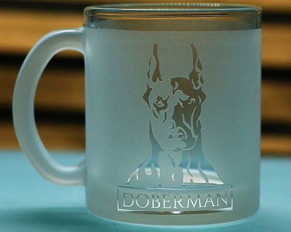 Подарочная стеклянная  чашка для чая кофе 320 мл с гравировкой для любителей собак Доберман