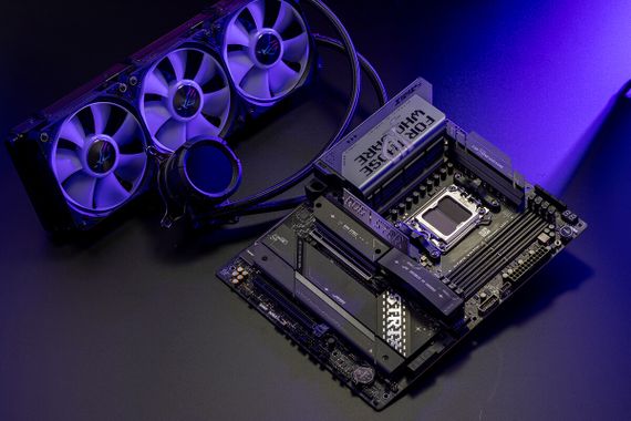 Материнcкая плата ASUS ROG STRIX X870E-E GAMING WIFI sAM5 X870E 4xDDR5 M.2 HDMI WiFi BT ATX 90MB1IB0-M0EAY0 | Зображення 3