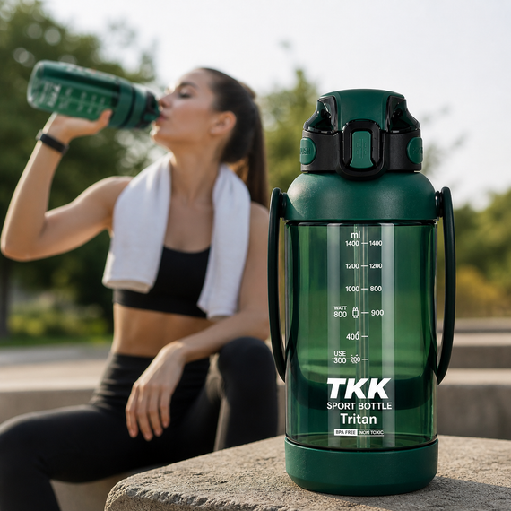 Бутылка для воды TKK 1400 мл (1,4 л) Tritan, с мерной шкалой, соломинкой и ремешком, зеленая | Зображення 5