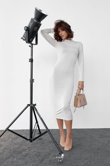 Силуэтное платье миди под горло - молочный цвет, M (есть размеры)