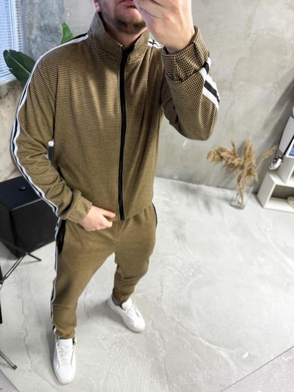 Костюм у клітинку