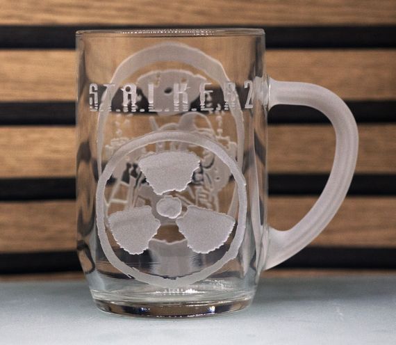 Подарочный бокал для пива 570 мл с гравировкой  игры лого Сталкер 2 S.T.A.L.K.E.R. 2 | Зображення 3