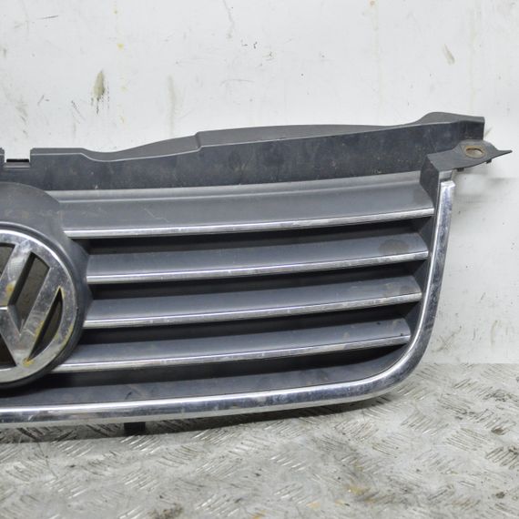 Решітка радіатора Volkswagen Passat B5 2000-2005 хром Фольксваген Пассат Б5 3B0853651L | Зображення 1