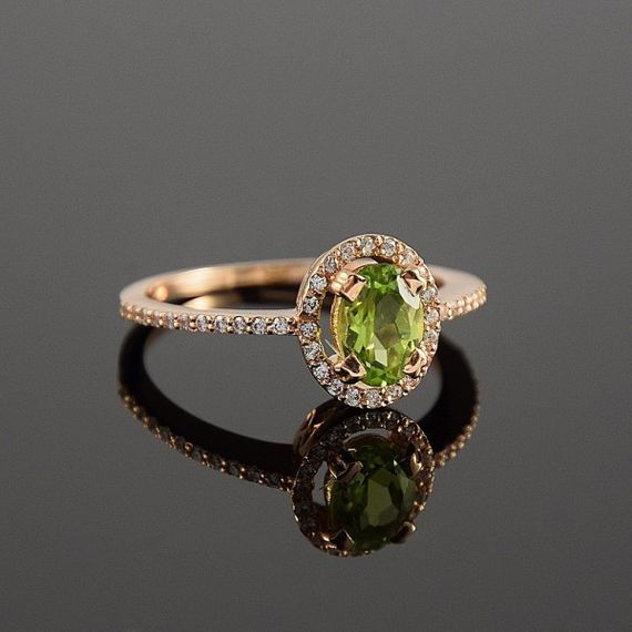 Кольцо из красного золота с хризолитом и фианитами 14.5 | Зображення 4