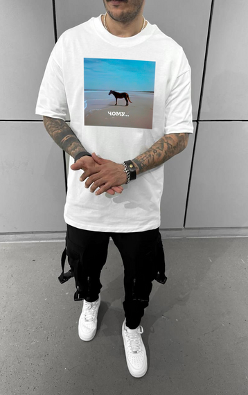 Футболка з мерчем