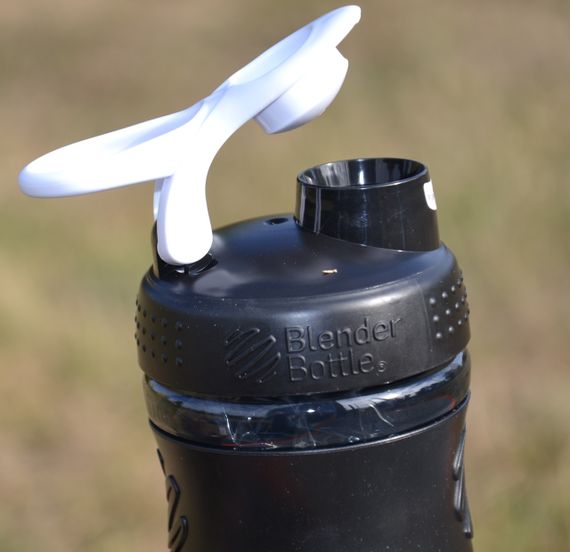 Спортивний шейкер (пляшка) BlenderBottle SportMixer Flip 20oz/590ml Black/White | Зображення 7