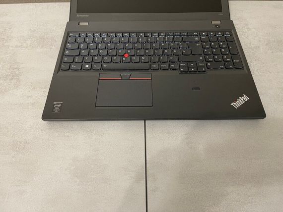 Ноутбук Lenovo ThinkPad T550 / 15.6" (1920x1080) TN / Intel Core i5-5300U (2 (4) ядра по 2.3 - 2.9 GHz) / 16 GB DDR3 / 256 GB SSD / Intel HD Graphics 5500 / WebCam / Fingerprint б/у + Подарок Проводная мышь / USB | Зображення 3