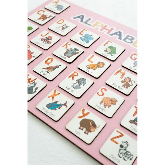 Деревянный алфавит-вкладыш английский "ALPHABET" 3240-03-001 розовый 29х39 см | Зображення 1