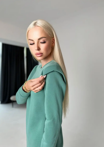 Женское теплое платье в спортивном стиле на флисе GF2555 размер 42/44, цвет фисташковый | Зображення 1