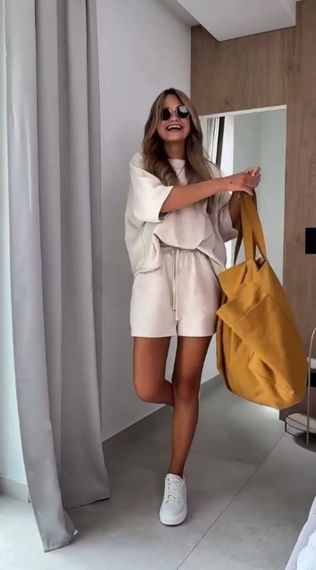 Женский летний костюм двойка шорты и футболка оверсаз LY25024 цвет бежевый, размер 42/44 | Зображення 1