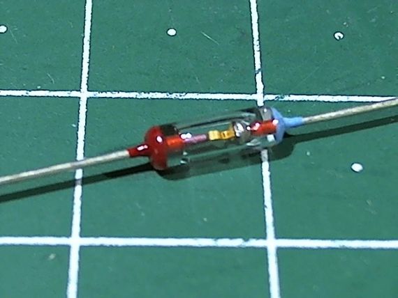 КС156Г Стабілітрон 5,6V. Скляний корпус КД-3