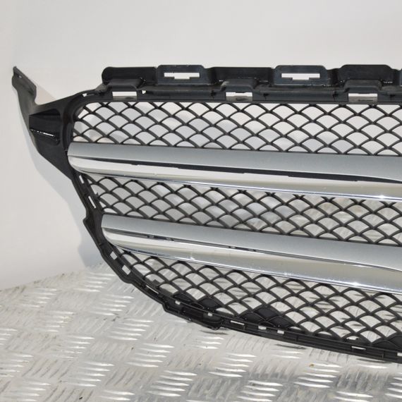 Решітка радіатора Mercedes W205 2014-2018 дорестайл Решітка переднього бампера Мерседес в205 A2058800183 | Зображення 1