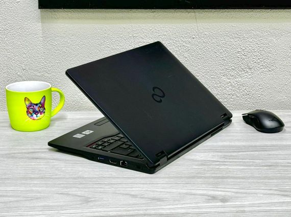 Ультрабук Fujitsu LifeBook E5410 / 14" TN / Intel Core i5-10310U (4(8) ядра по 1.7-4.4 GHz) / 8GB DDR4 / 256GB SSD / UHD Graphics / WebCam / Win 10 б/у | Зображення 9