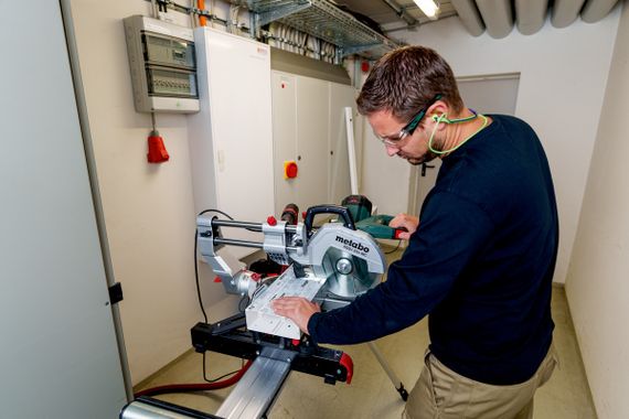 Торцювальна пила Metabo KGSV 254 MC (615254000)  картонна коробка; з функцією протягання | Зображення 2