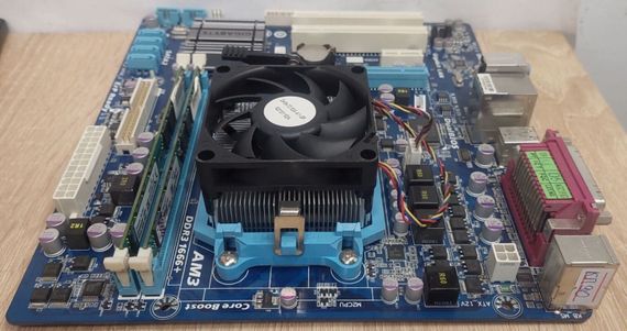 Комплект: Материнская плата Gigabyte GA-M68MT-D3 / Phenom II X2 545 (2 ядра по 3.0 GHz) / 8 GB DDR3 / Intel HD Graphics 2500 / AM3 / Кулер б/у | Зображення 2