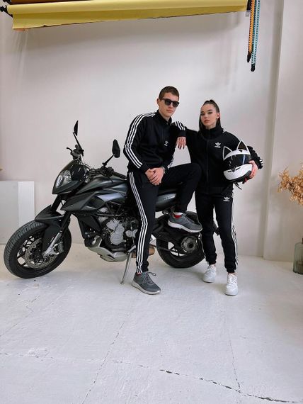 Спортивний костюм унісекс adidas чорний